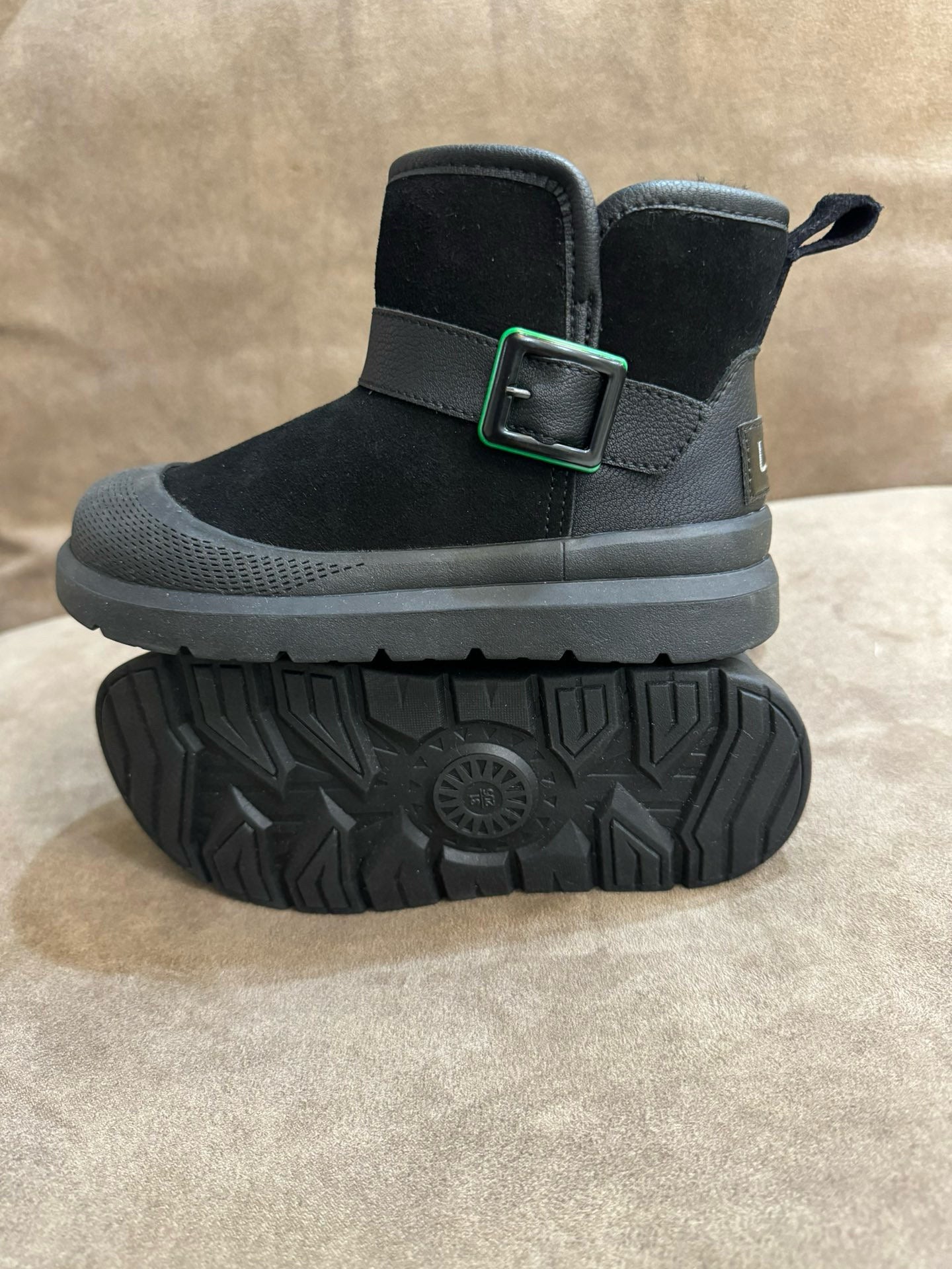 U-GG leather buckle mid-cut" black"