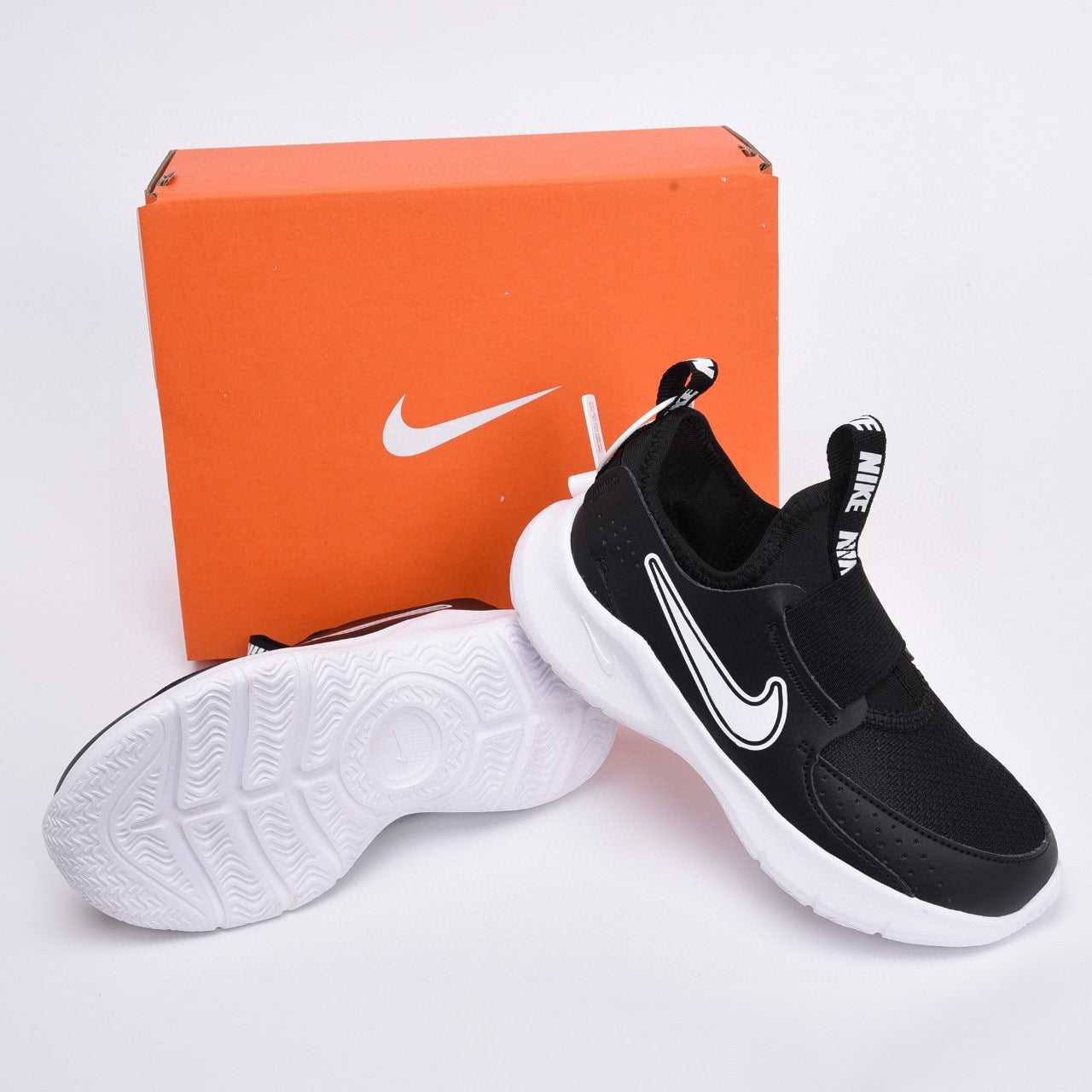 Nike slip-on running shoes" black"