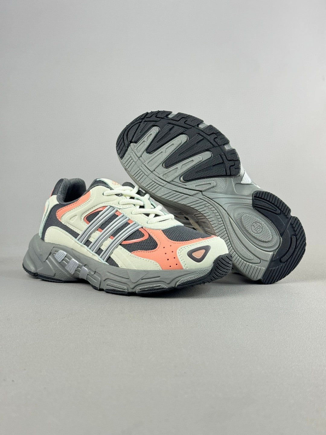 AD response CL retro casual shoes" cream, dark gray"