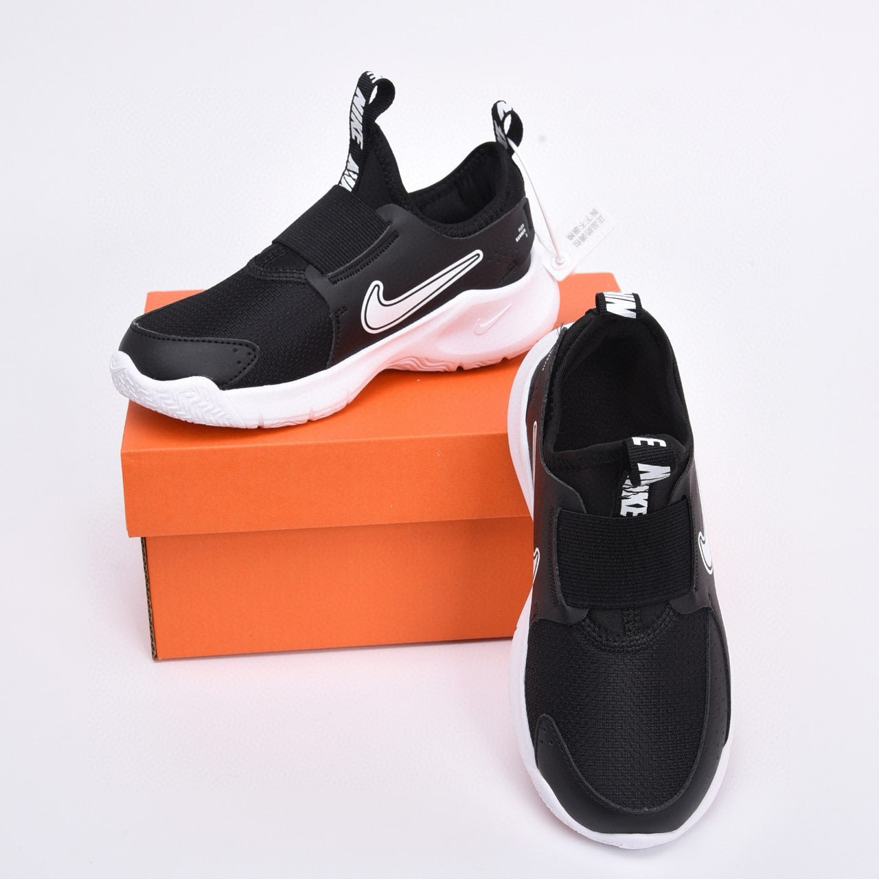 Nike slip-on running shoes" black"