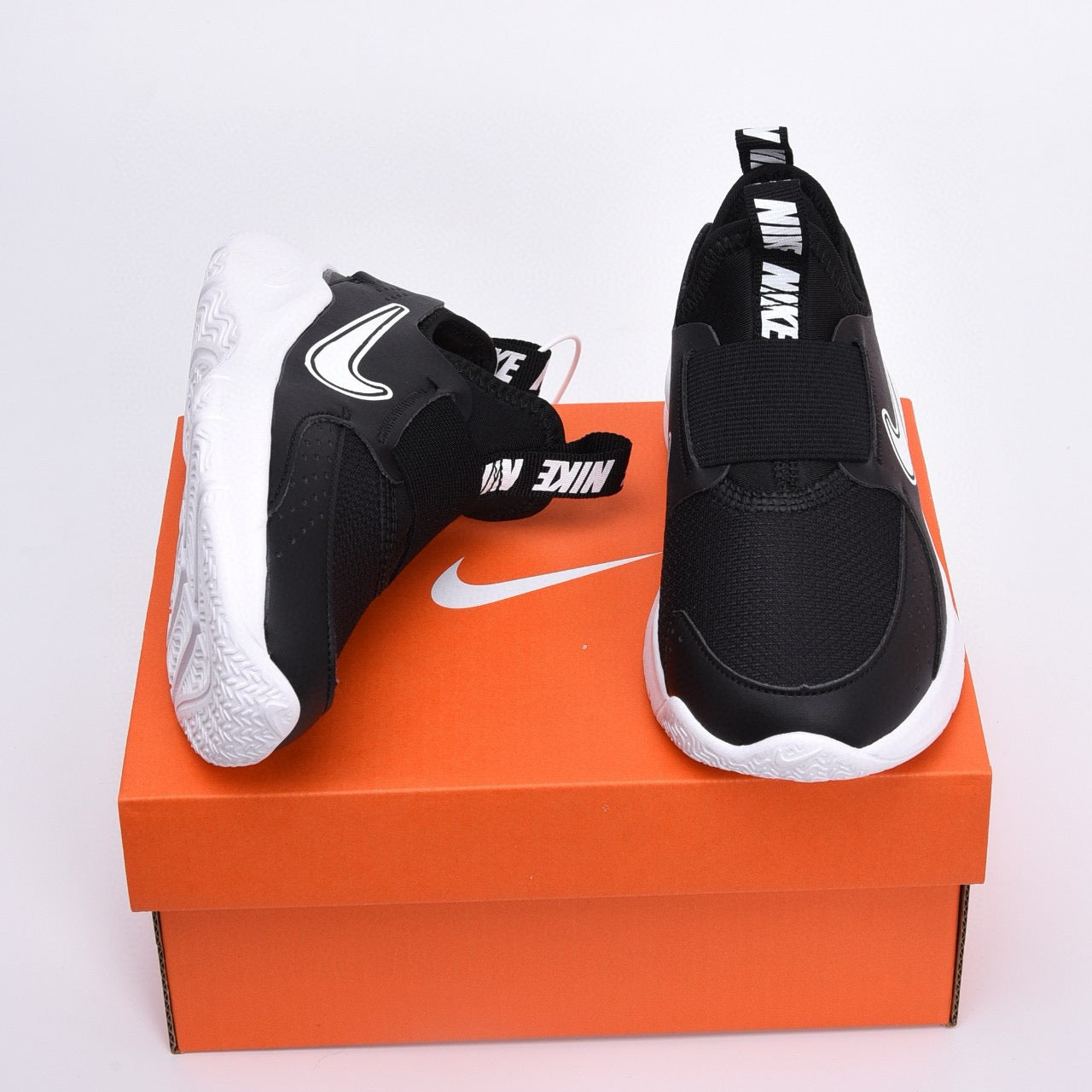 Nike slip-on running shoes" black"