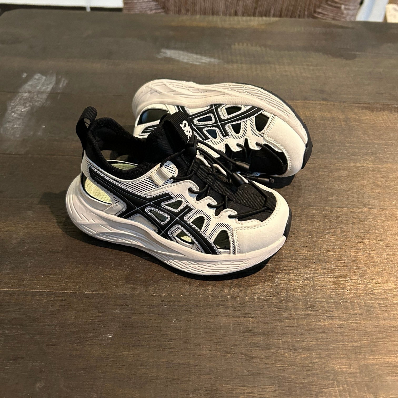 ASICS Stream Tracing Sports crocs "black and white"