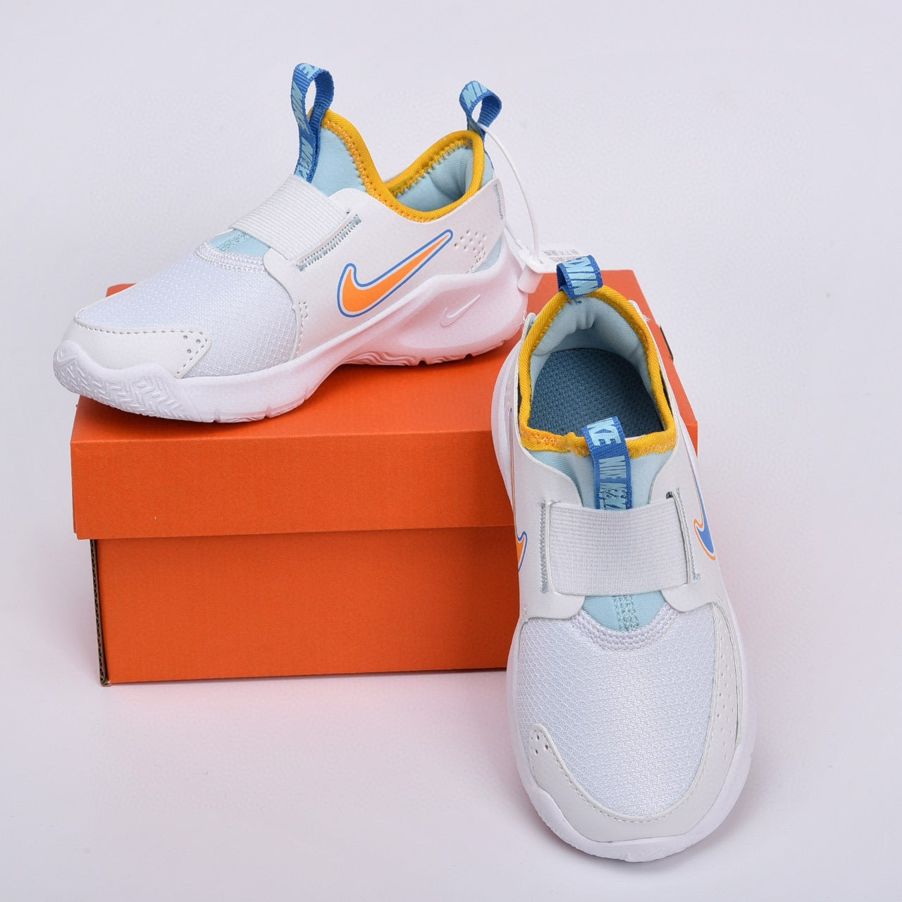 Nike slip-on running shoes"  white, light blue"