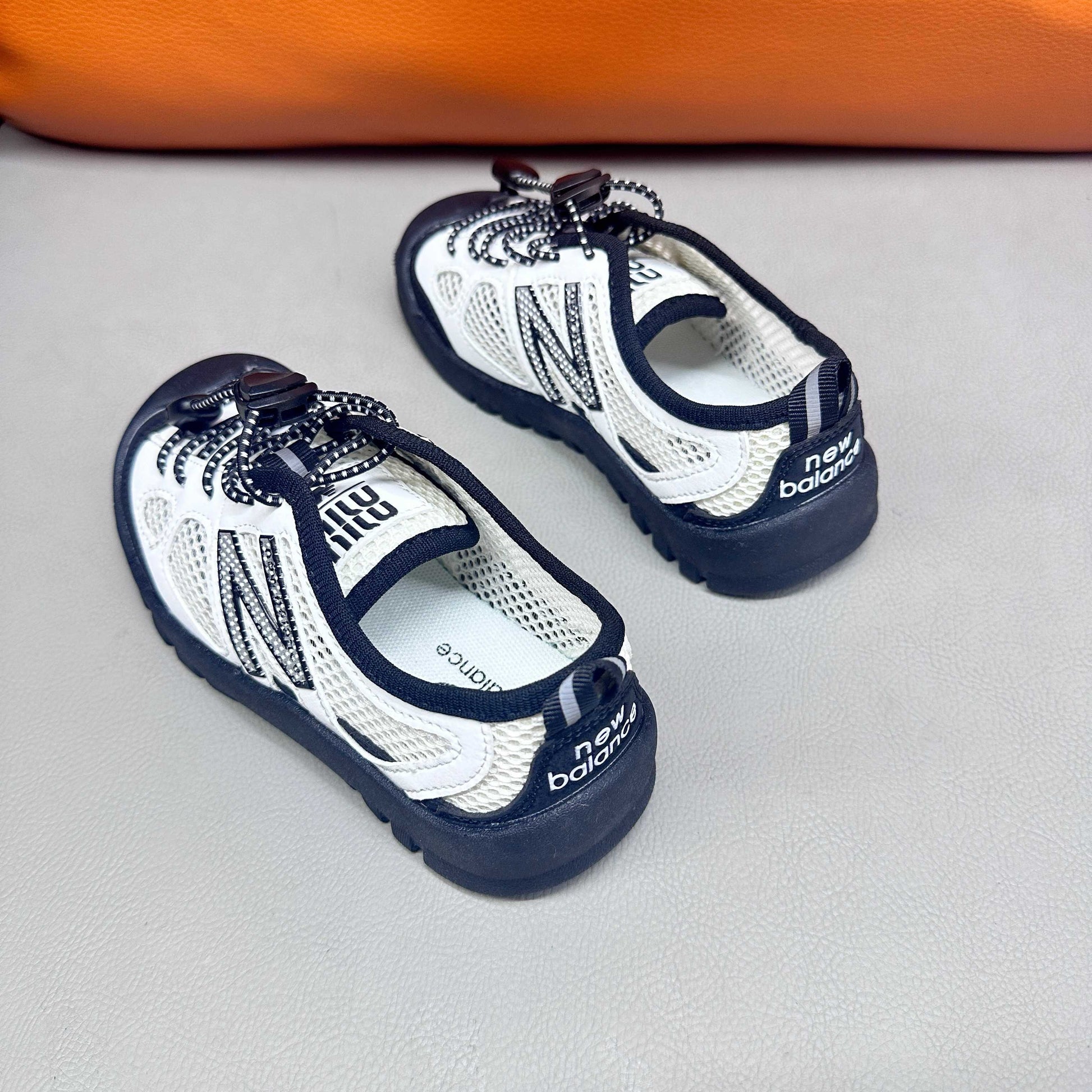 N530 MIUMIU Stream Sandals" white and dark blue"