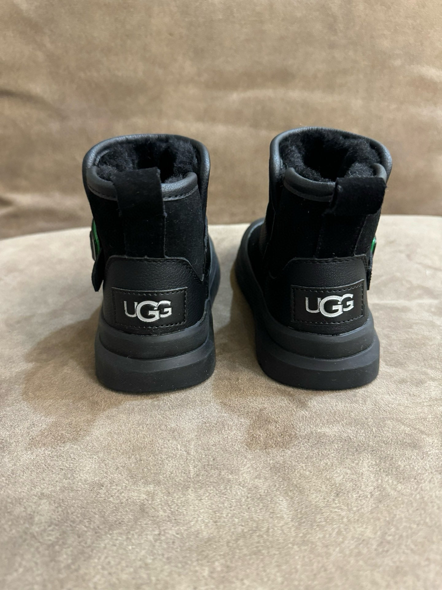 U-GG leather buckle mid-cut" black"
