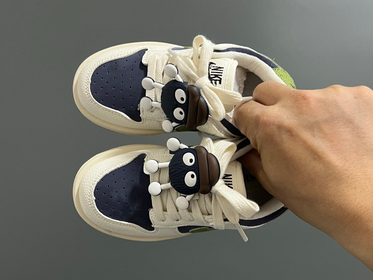 S-shaped low-top co-branded cartoon Velcro