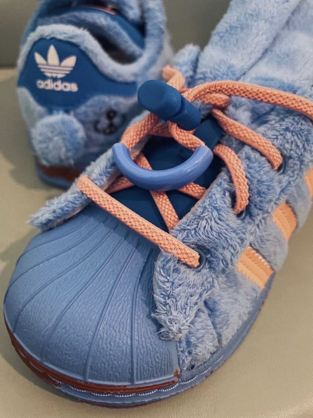 Adidas Shell Toe Joint Blue Rabbit & Carrot" blue"