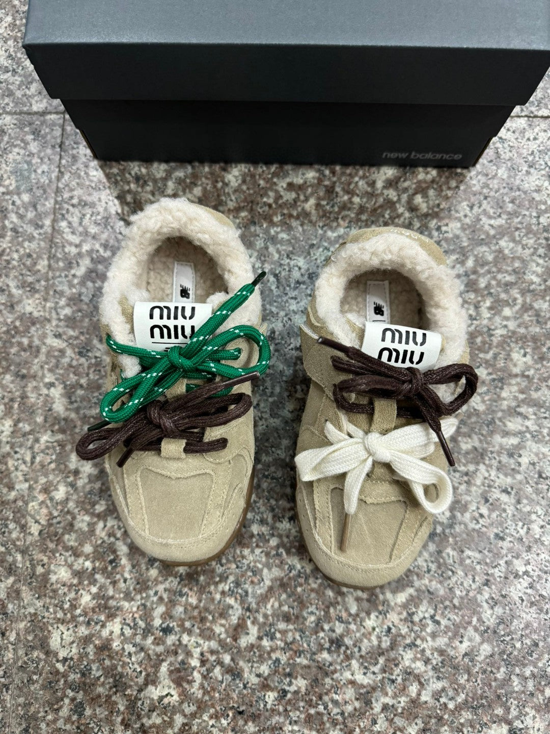 NB 530 miumiu velvet co-branded children's shoes" beige"