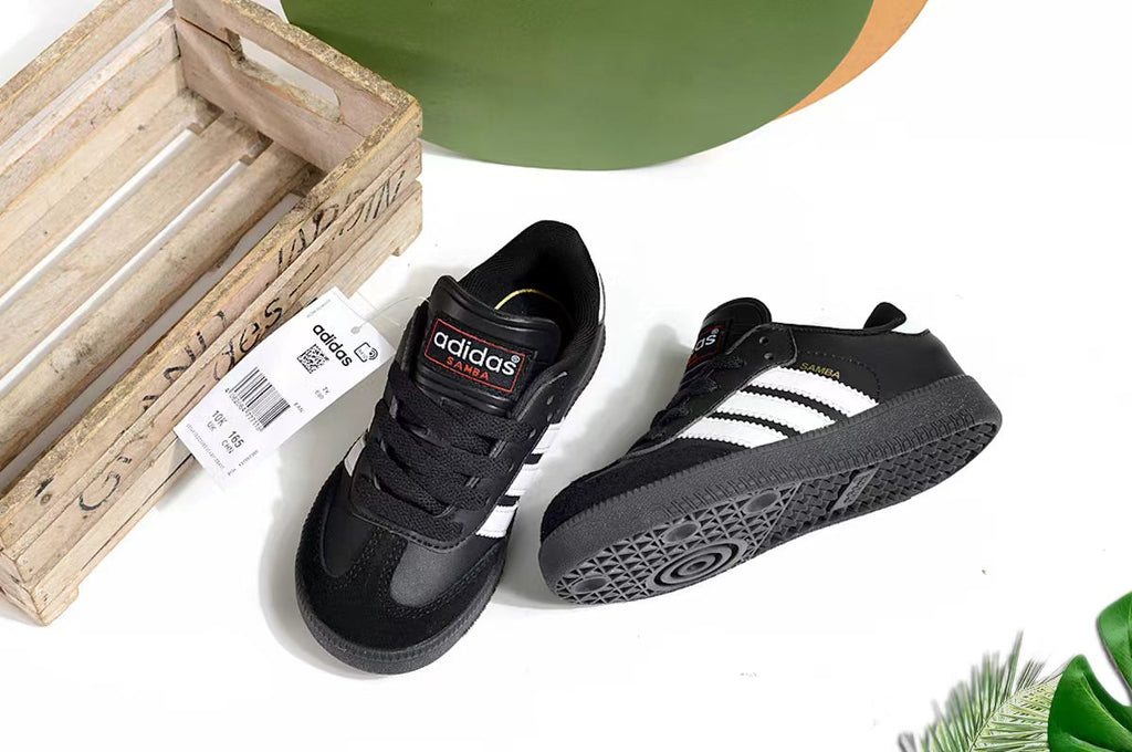 Adidas children's training shoes" black"