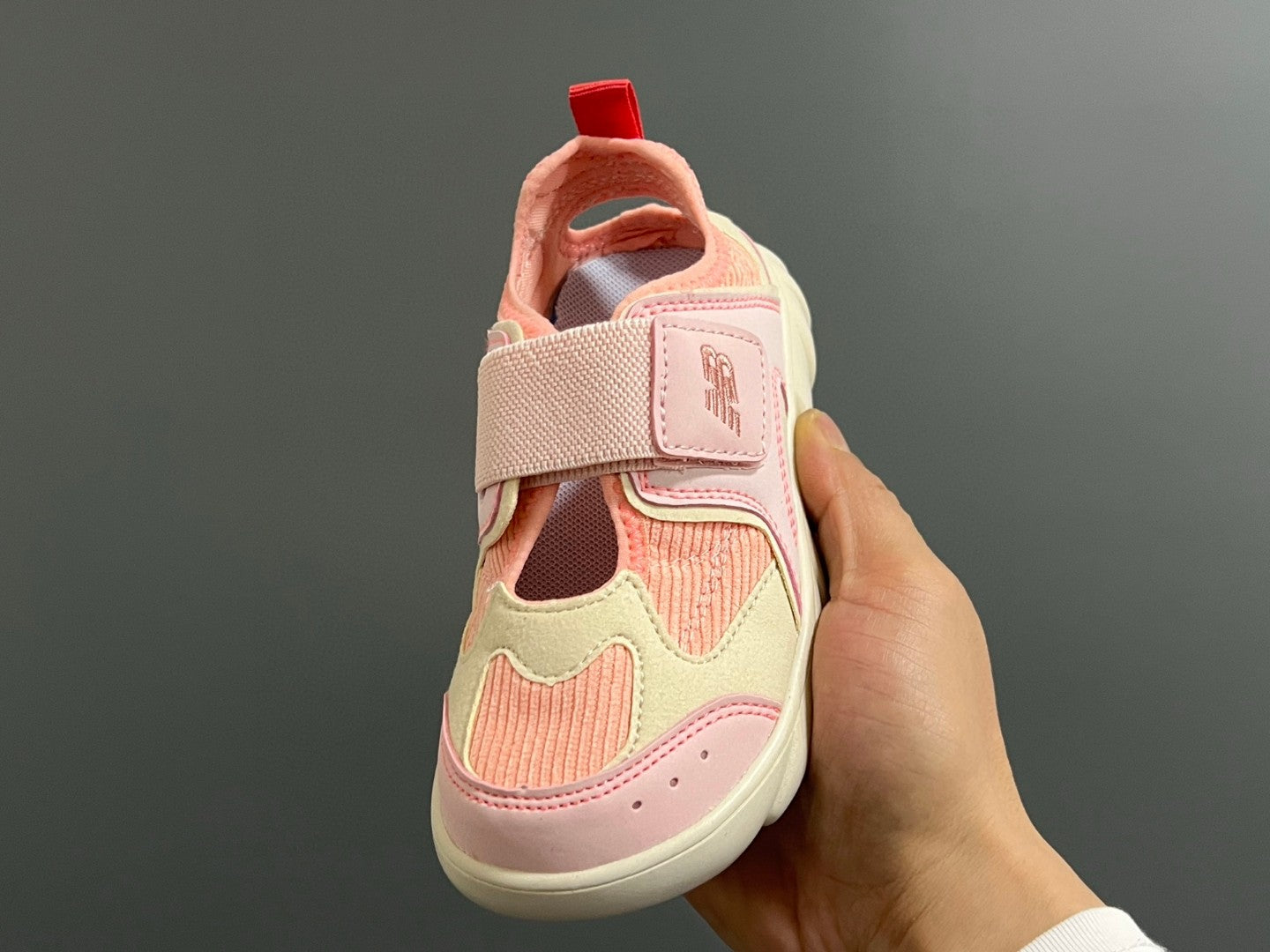 NB new 920 Mary Jane mesh stitching Velcro children's sandals" pink and light beige"