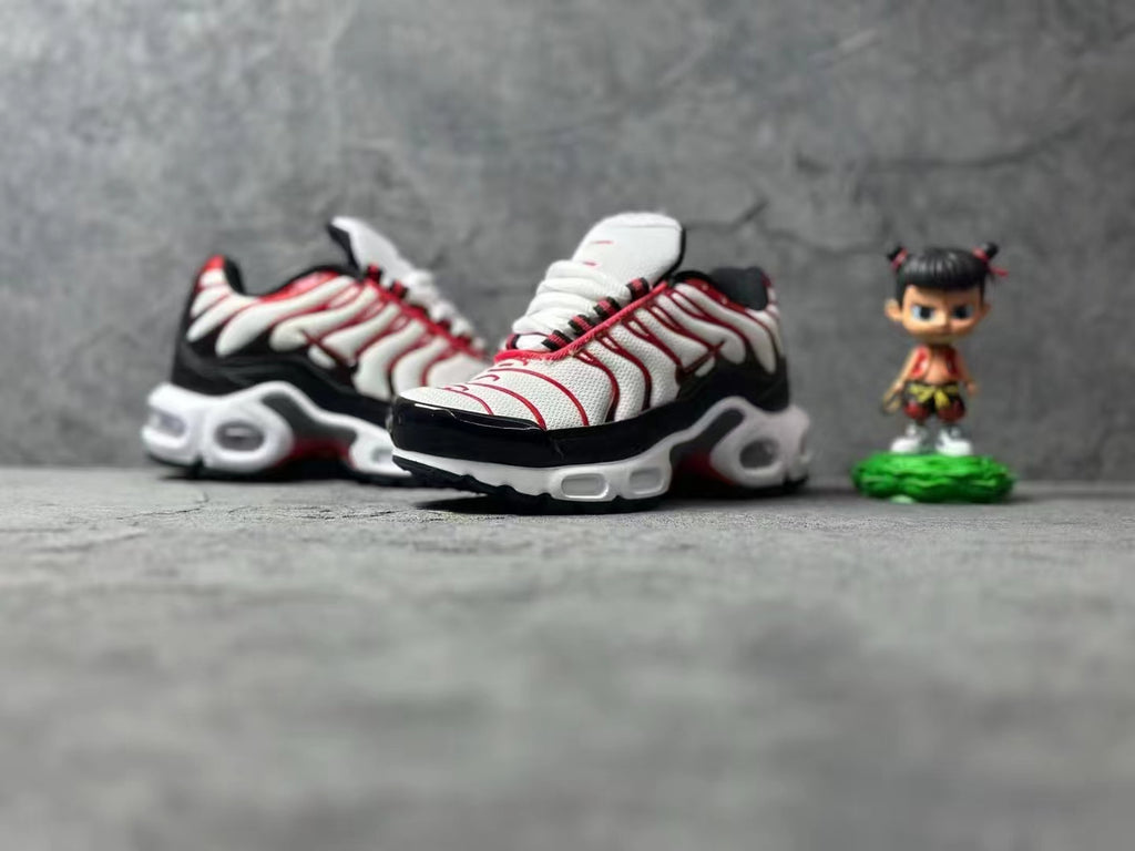 Nike Air Max Plus running shoes " black & red"