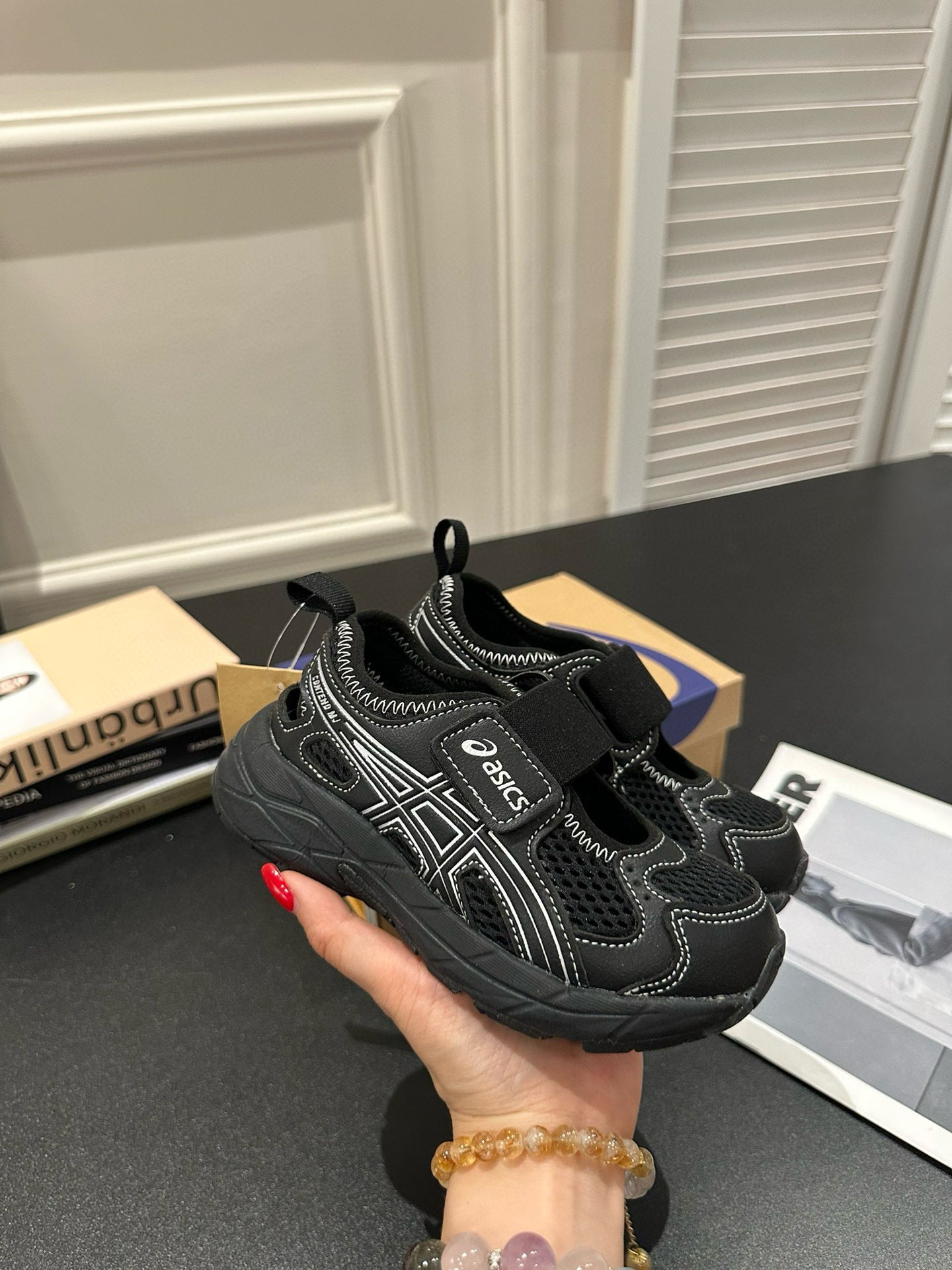 YSS closed toe sandals" black"