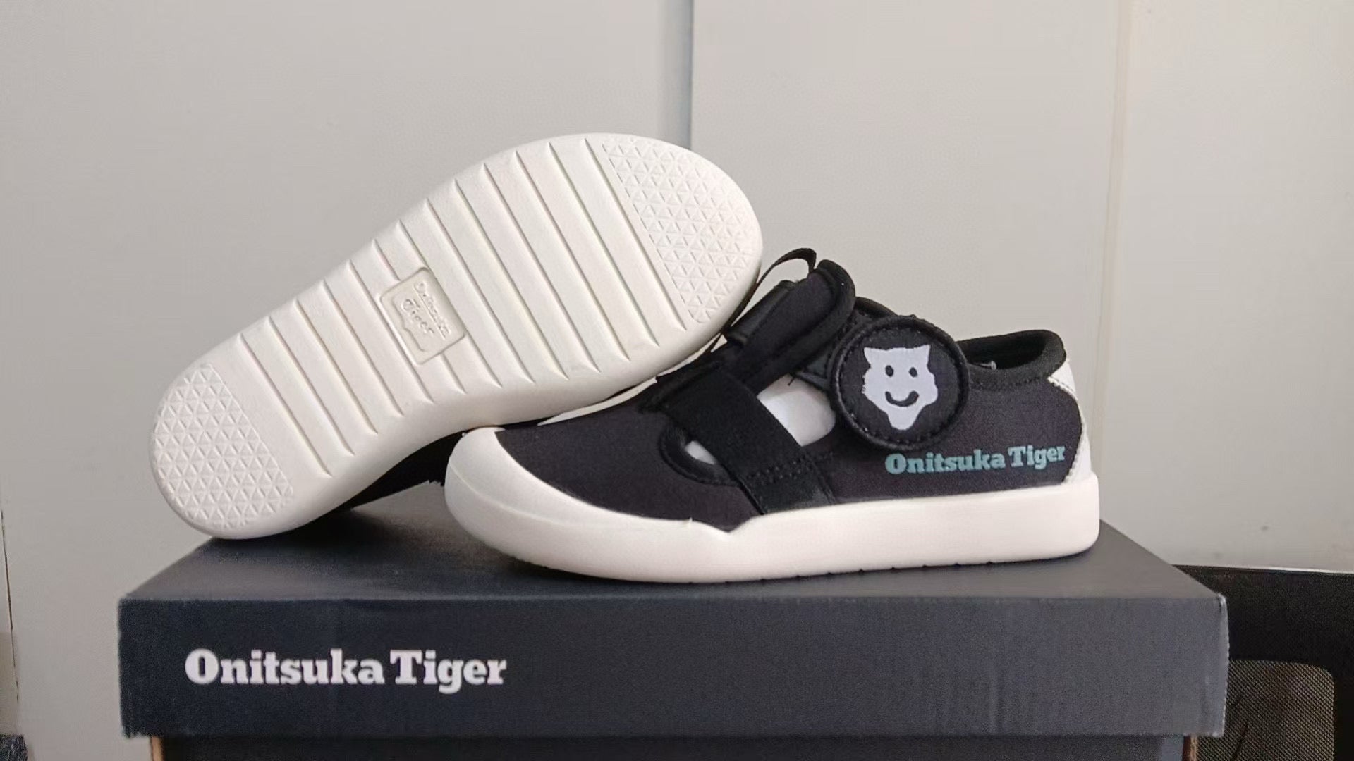 YSS Onitsuka mesh bread head sandals" black"