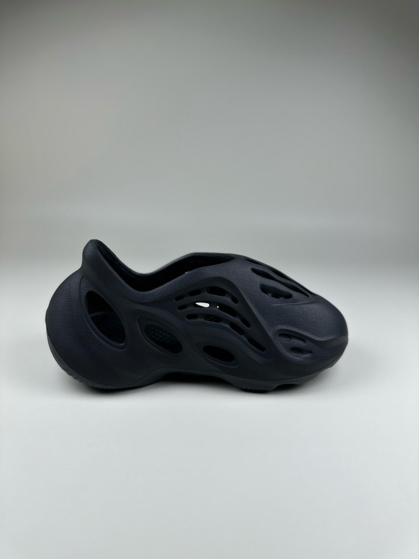Coconut Crocs" black"
