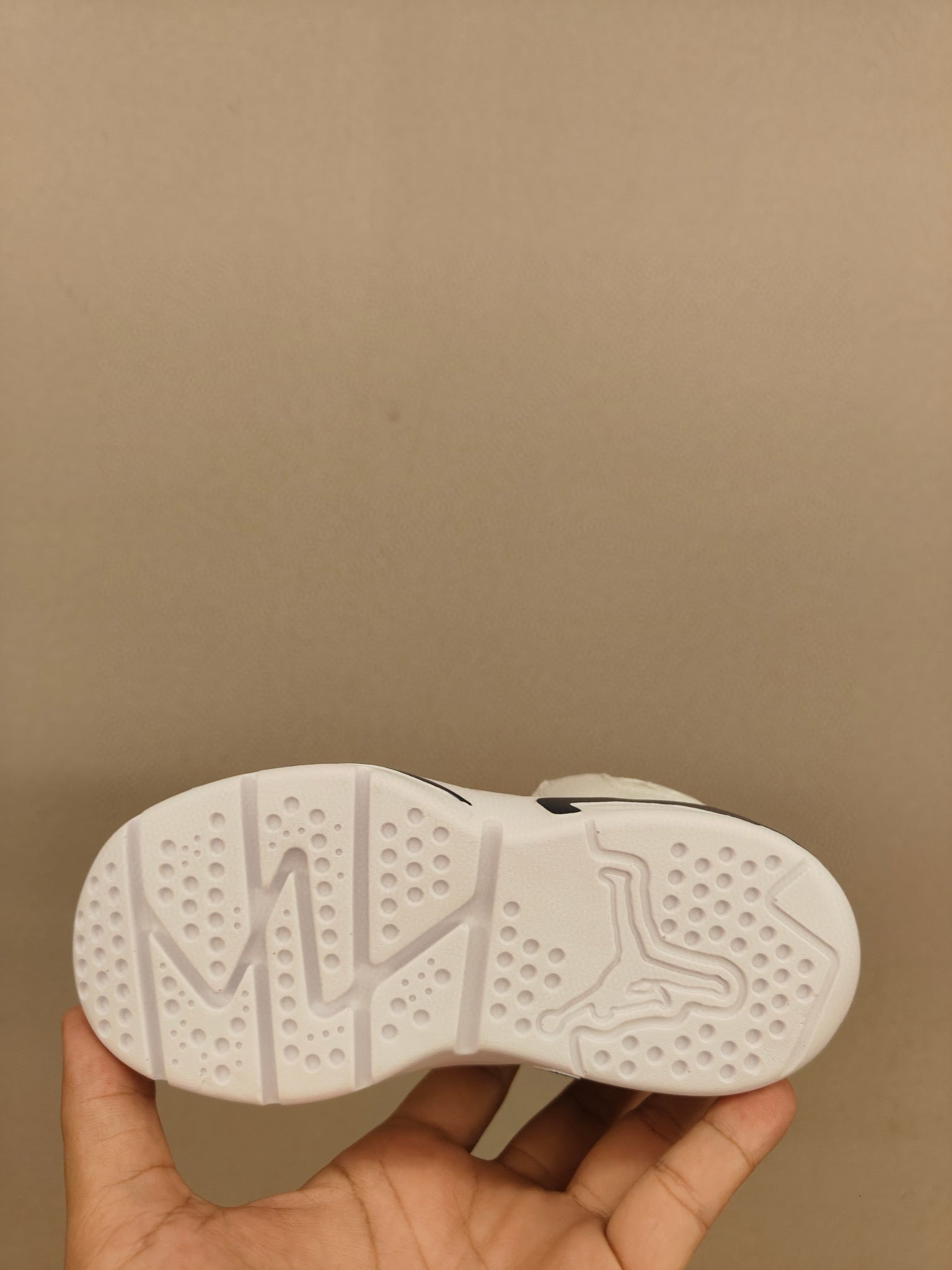 Joe 6 Velcro leather basketball shoes" white, black"