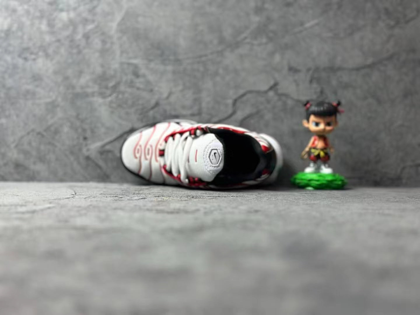 Nike Air Max Plus running shoes " black & red"