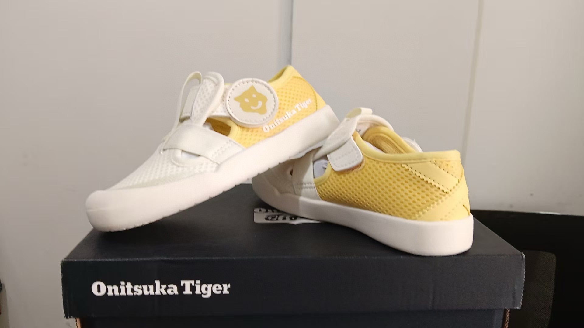 YSS Onitsuka mesh bread head sandals" white, yellow"