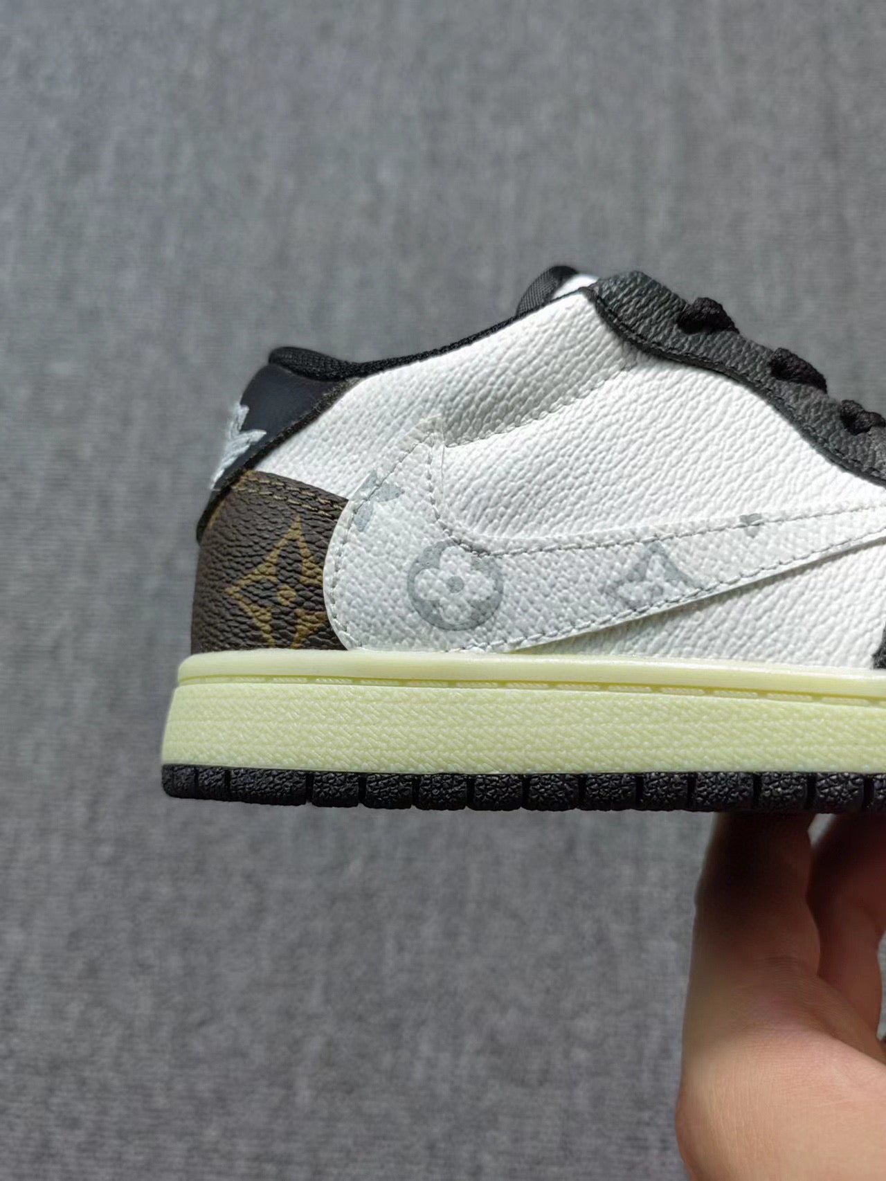 Joe 1 low-top hook LV joint sneakers "white, black"
