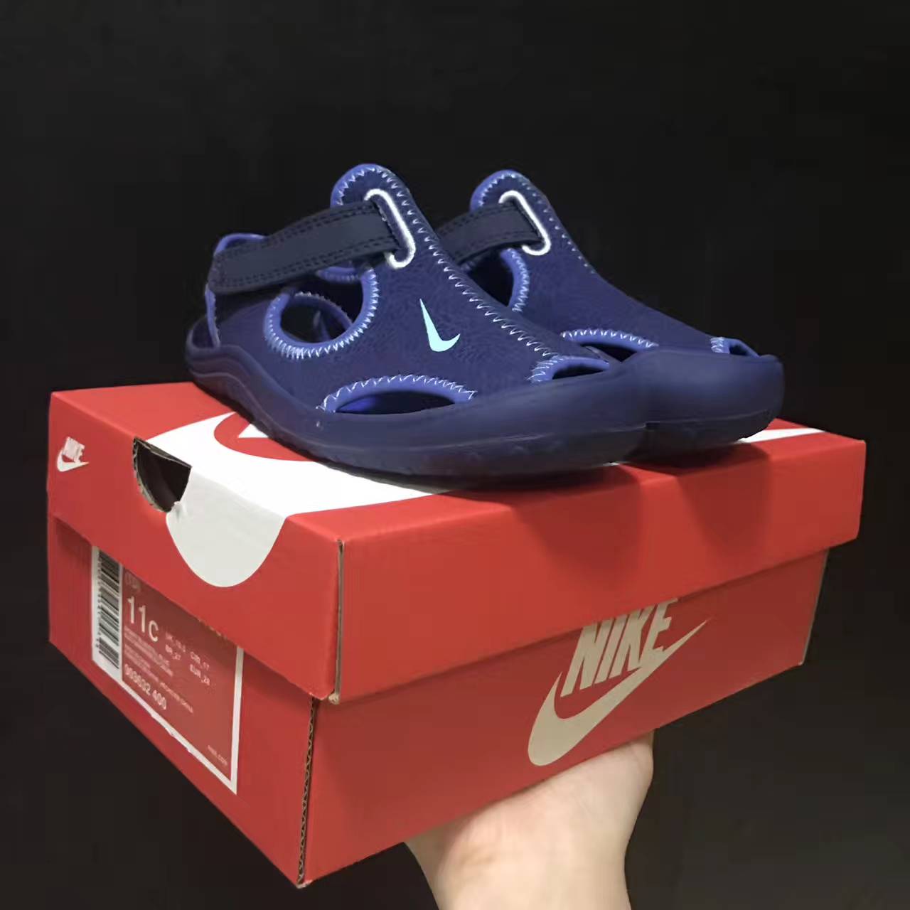 Nike children's closed toe sandals " Navy"