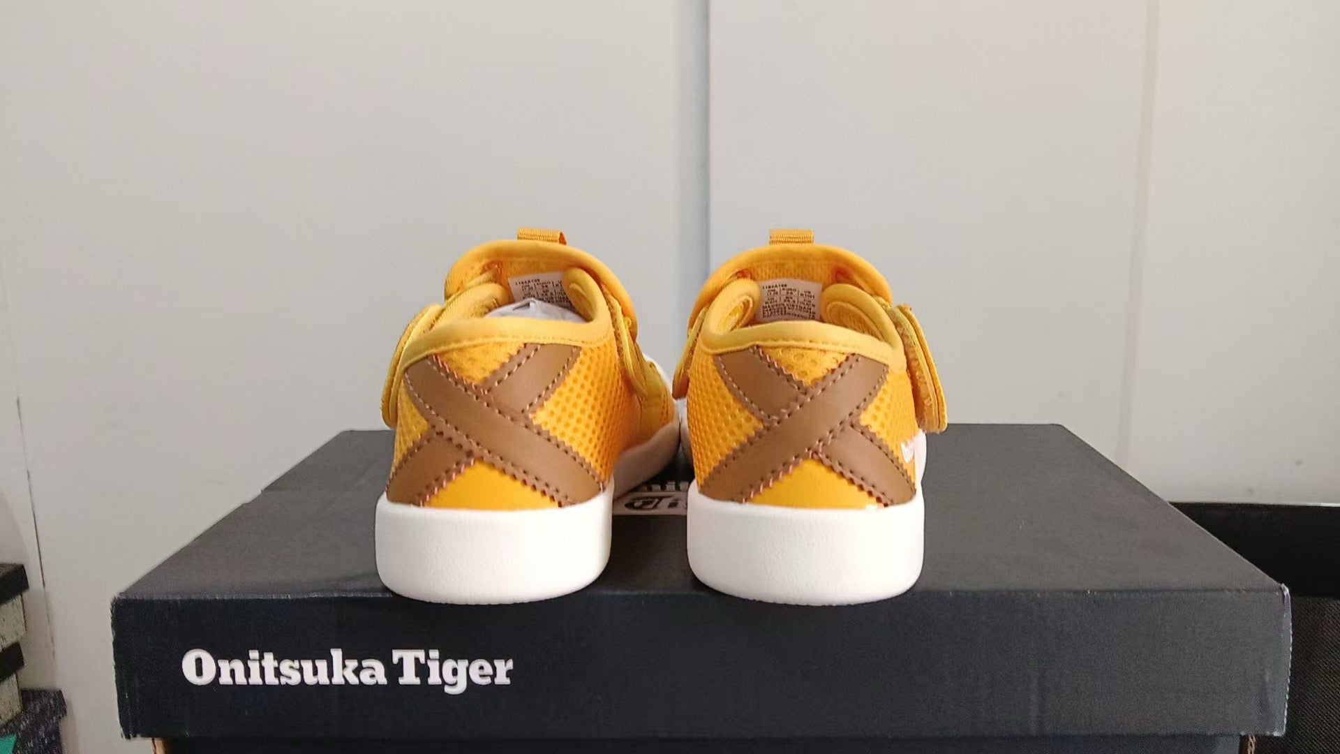 YSS Onitsuka mesh bread head sandals" yellow"
