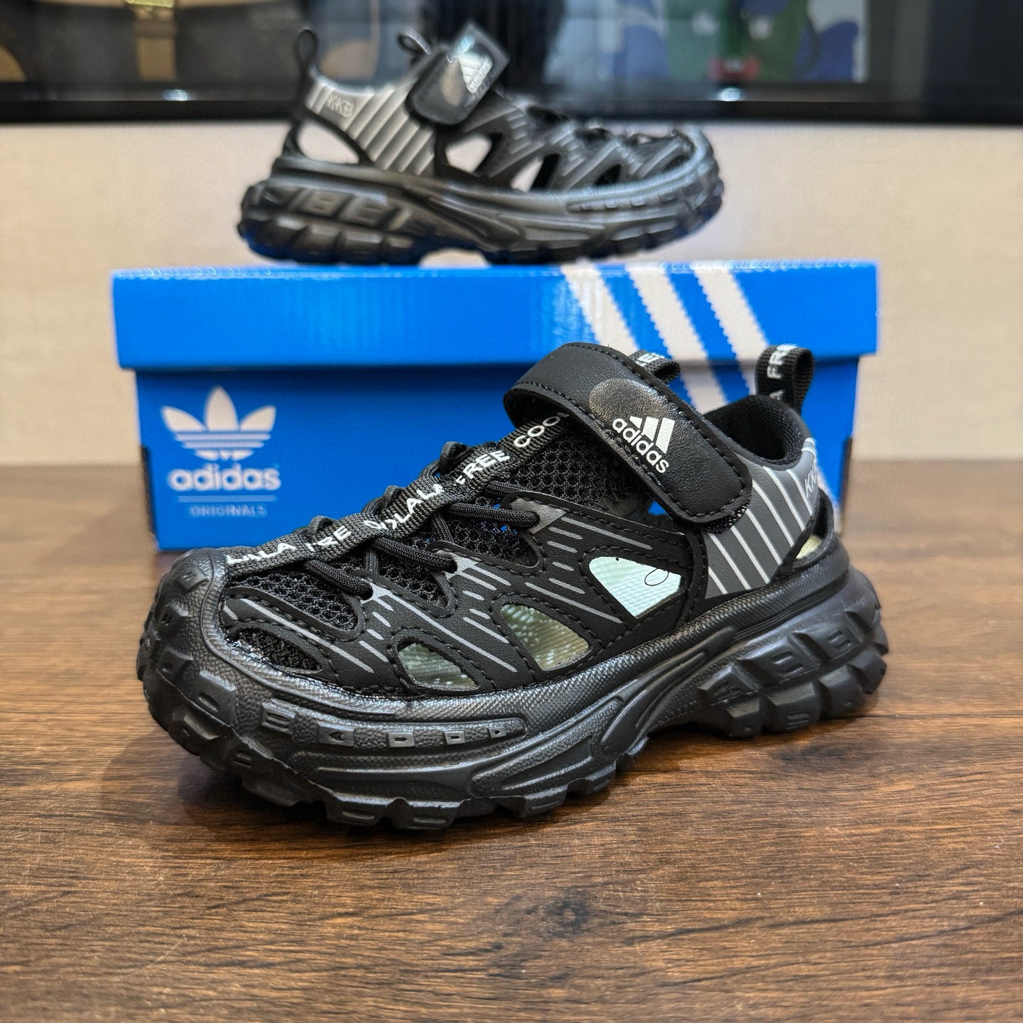 Adidas tire bottom beach shoes"black"