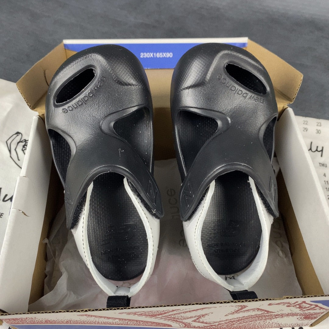 NB airplane hole shoes" BLACK"