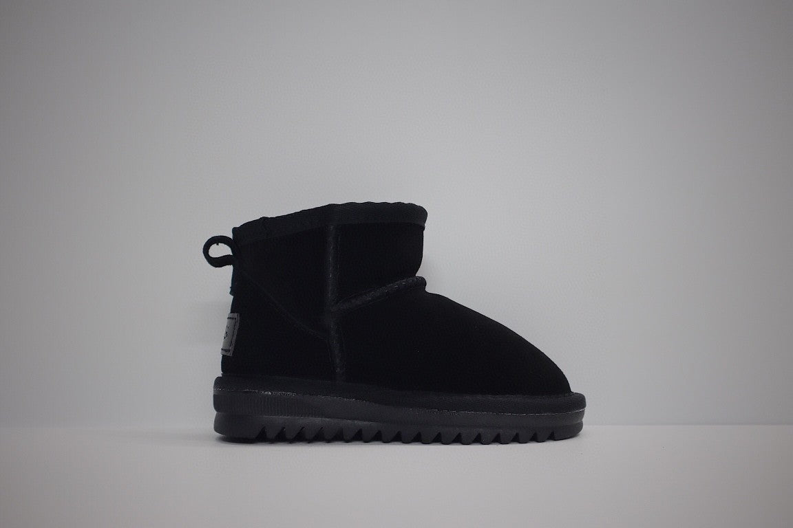 low-top UGG ankle boots" black"