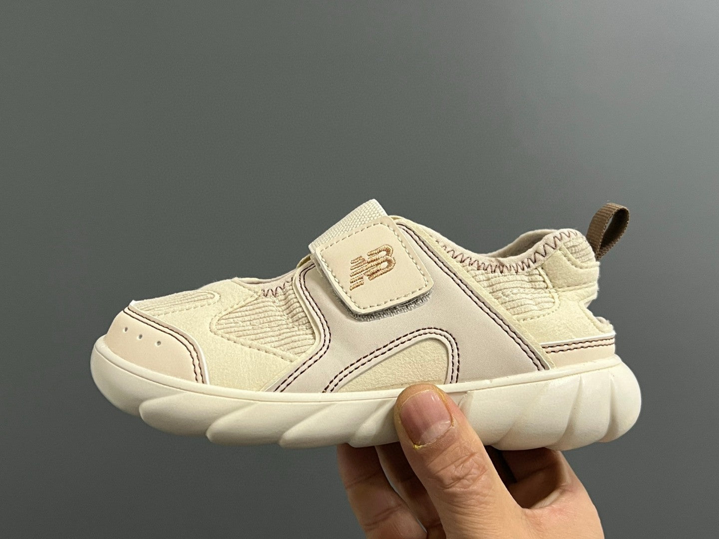 NB new 920 Mary Jane mesh stitching Velcro children's sandals" light beige"