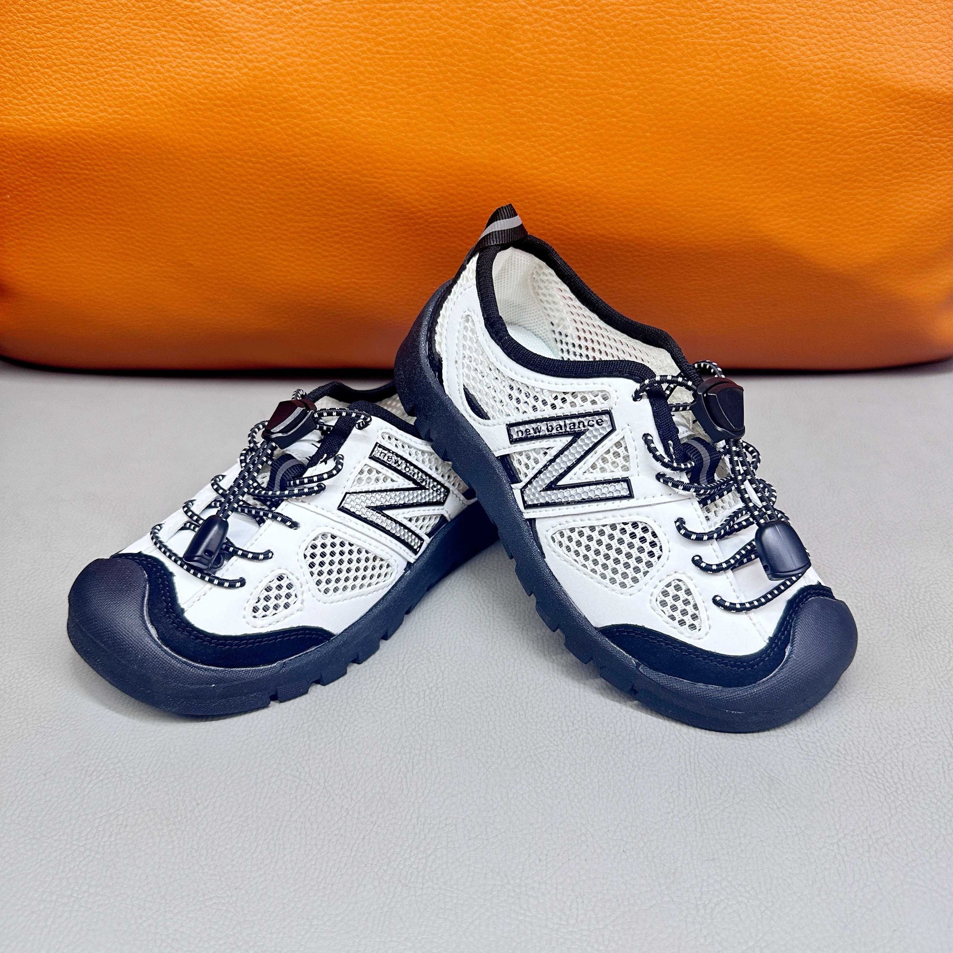 N530 MIUMIU Stream Sandals" white and dark blue"