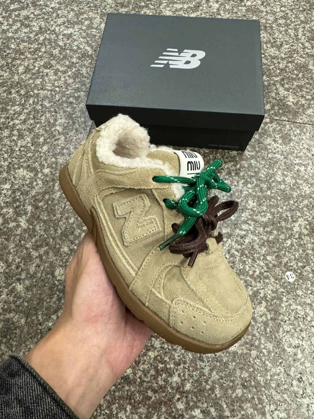NB 530 miumiu velvet co-branded children's shoes" beige"