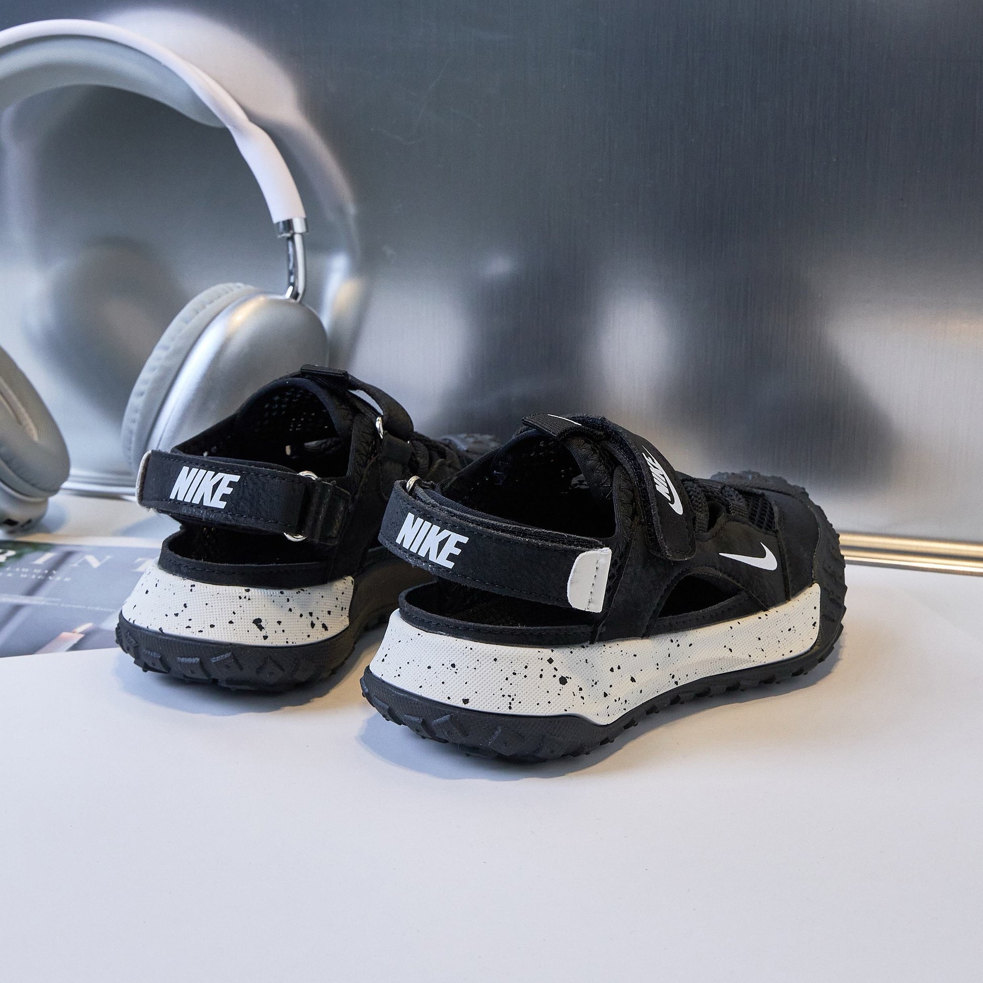 Nike tire bottom Velcro sandals" black"