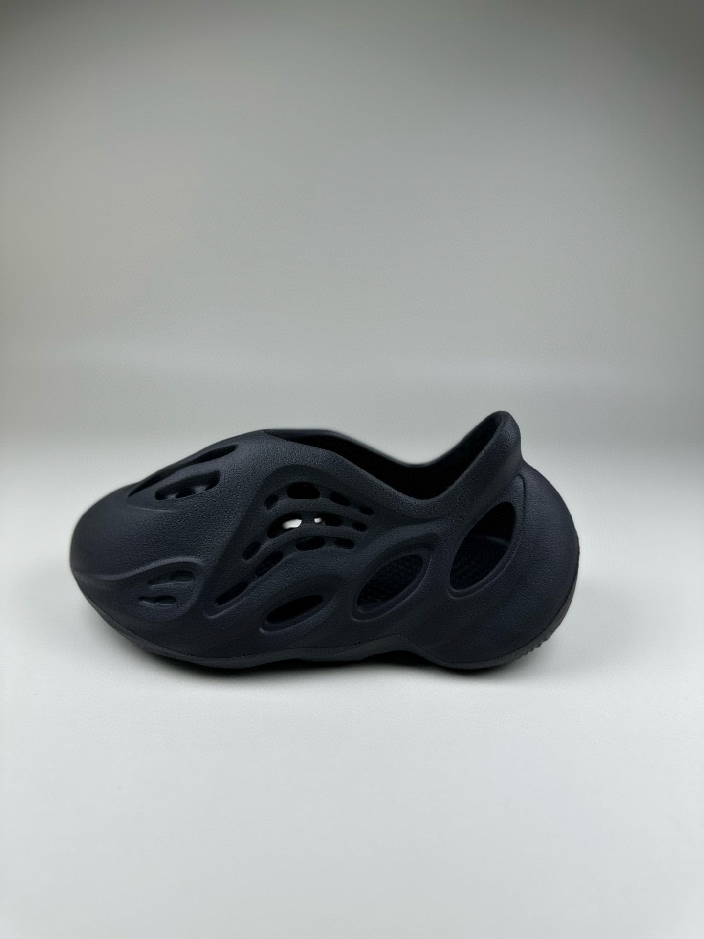 Coconut Crocs" black"