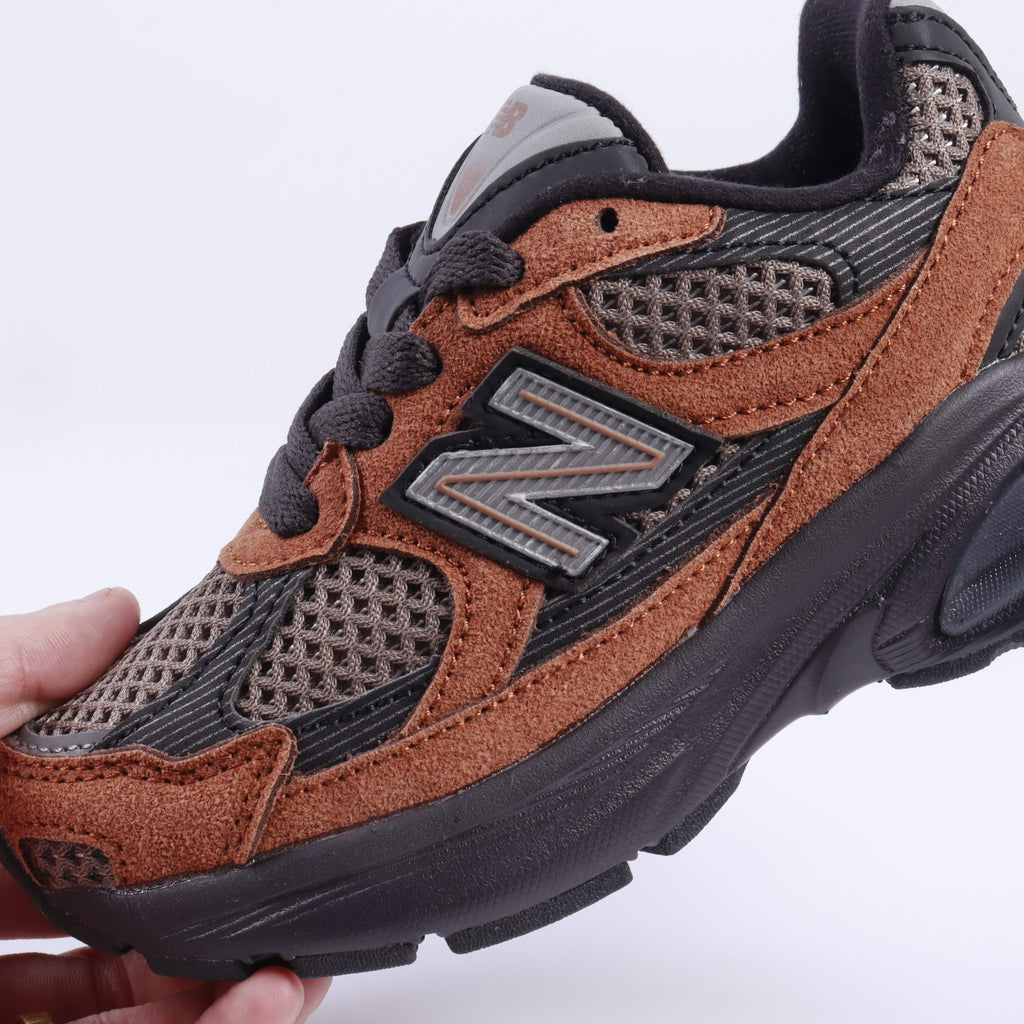 N 2010 children's shoes" Warm brown, dark grey, lighter brown"