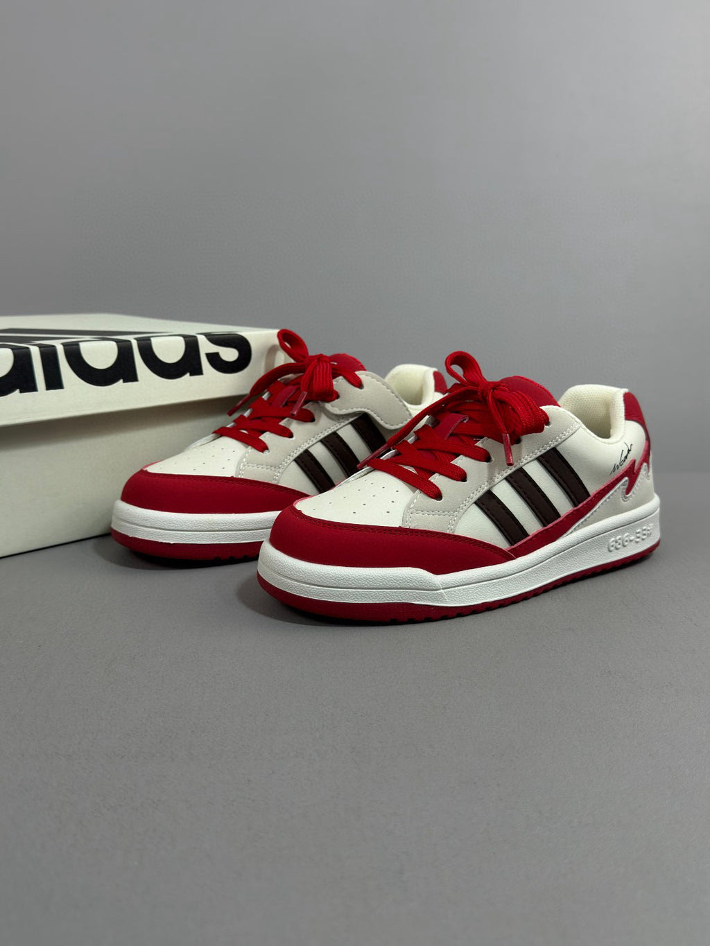 Adidas WCARD ADV classic retro sneakers" white, red"