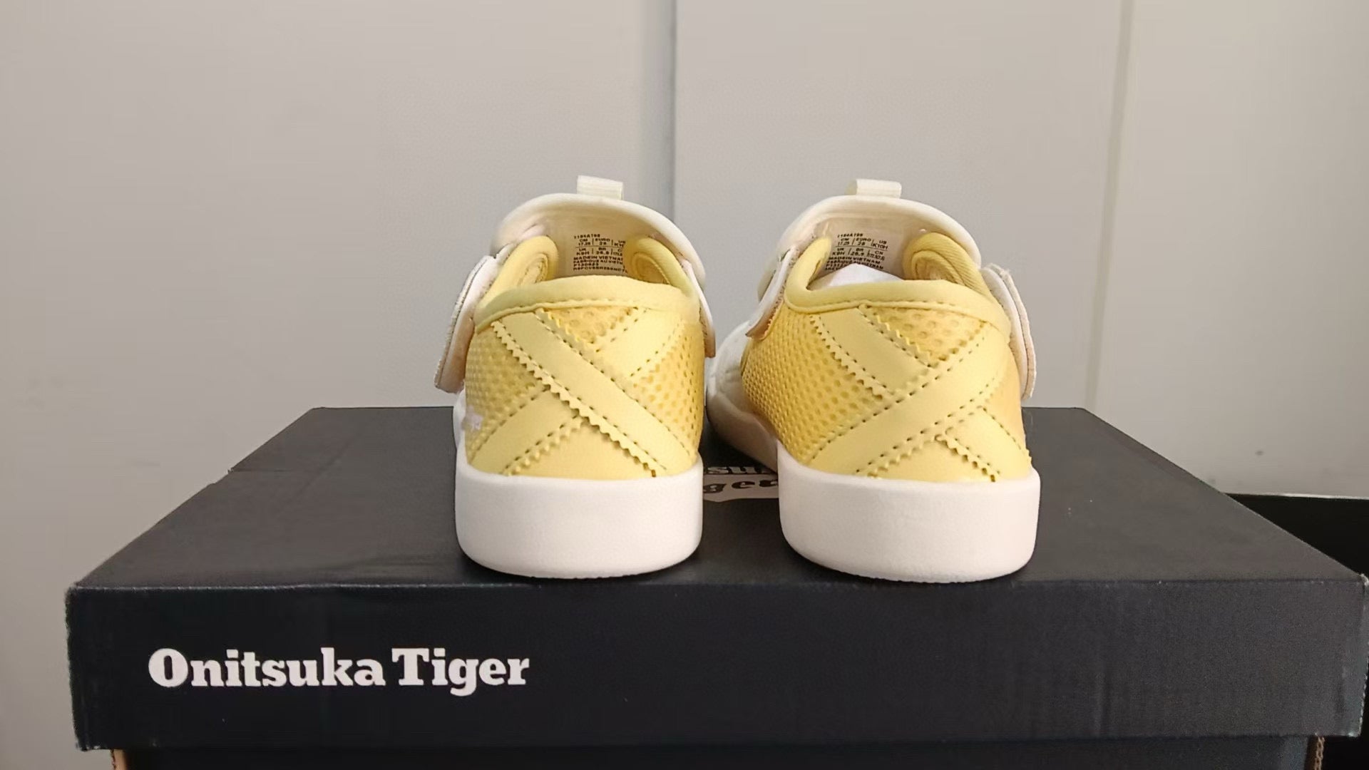 YSS Onitsuka mesh bread head sandals" white, yellow"