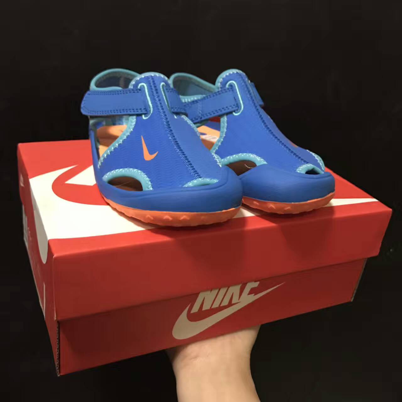 Nike children's closed toe sandals " blue"