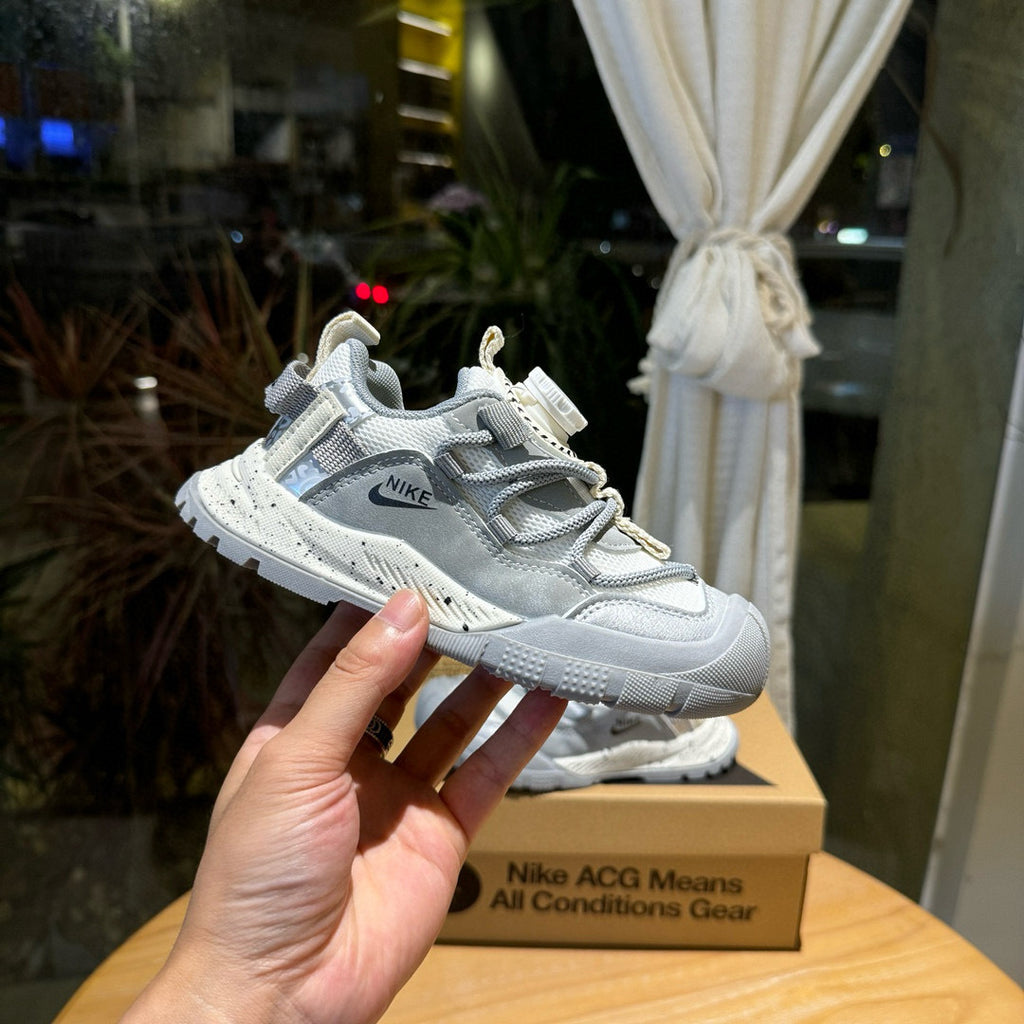 Nike ACG outdoor hiking shoes