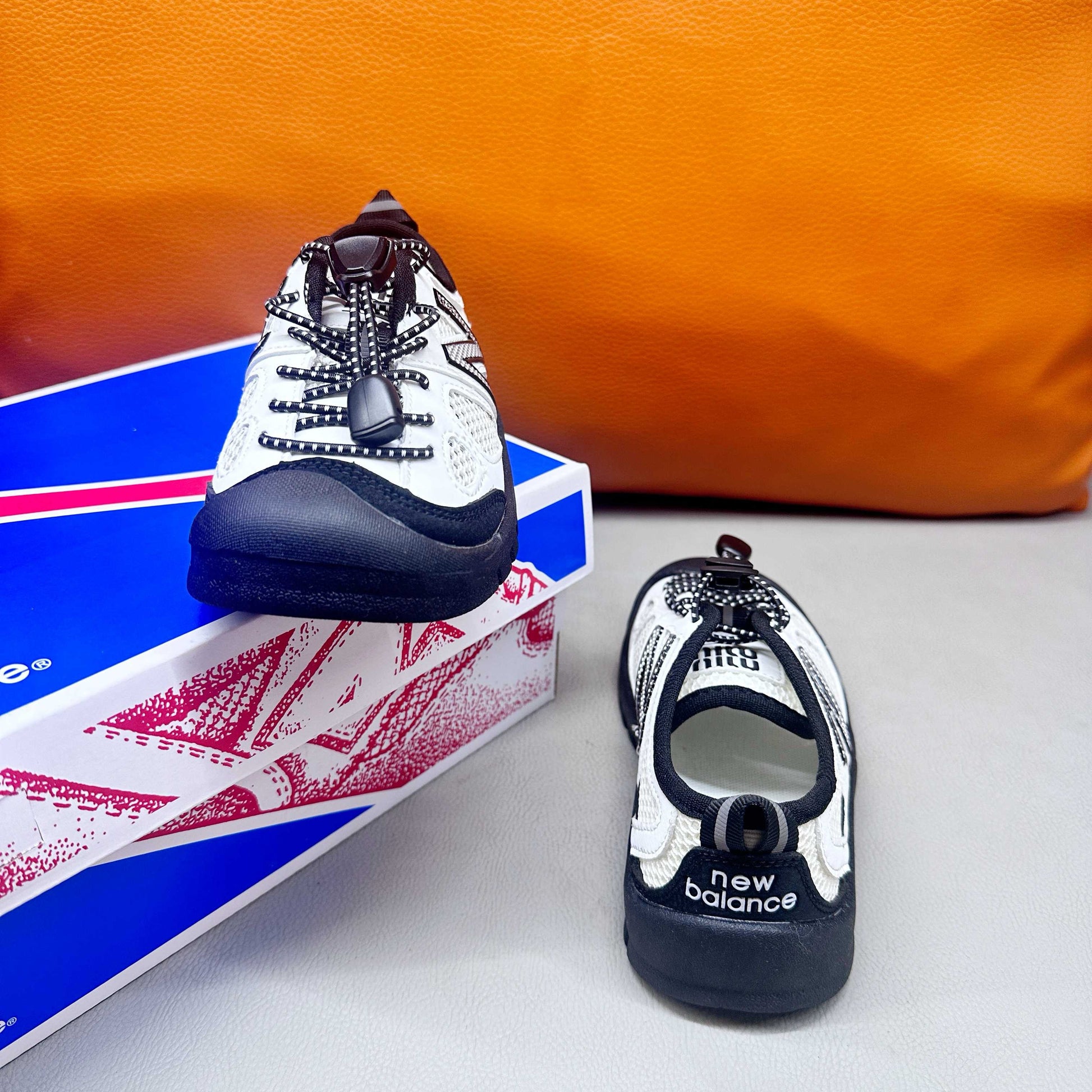 N530 MIUMIU Stream Sandals" white and dark blue"