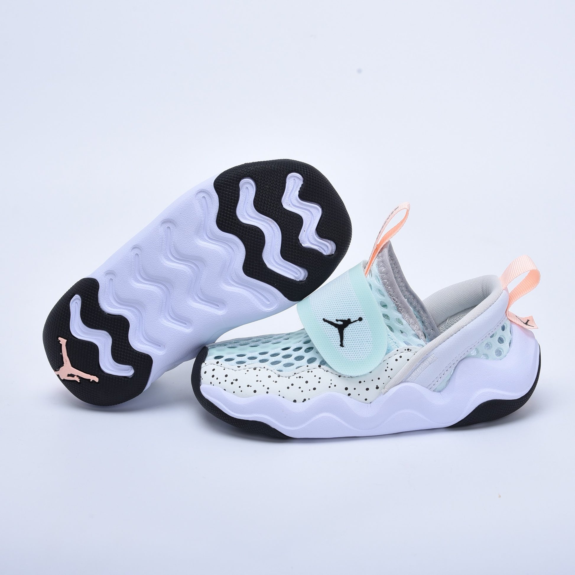 Jordan Little Shark Mesh Shoes for Kids " white , & mint green"