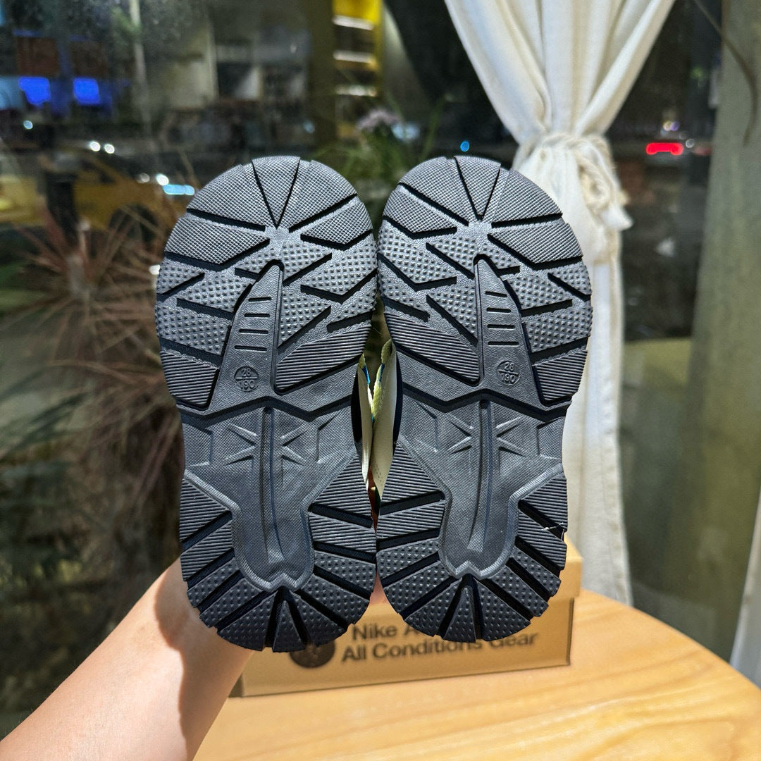 Nike ACG outdoor hiking shoes