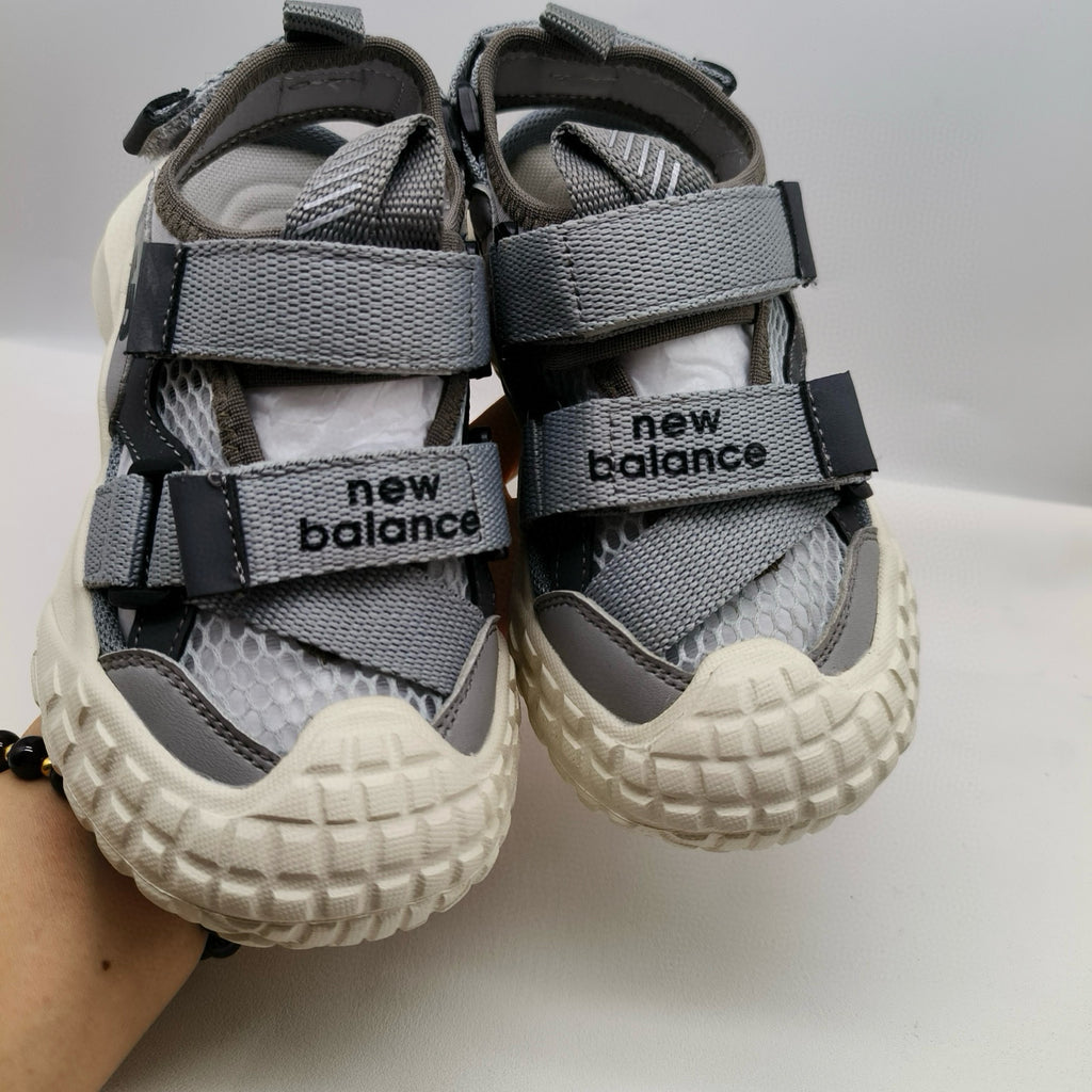 closed toe sandals" Gray"