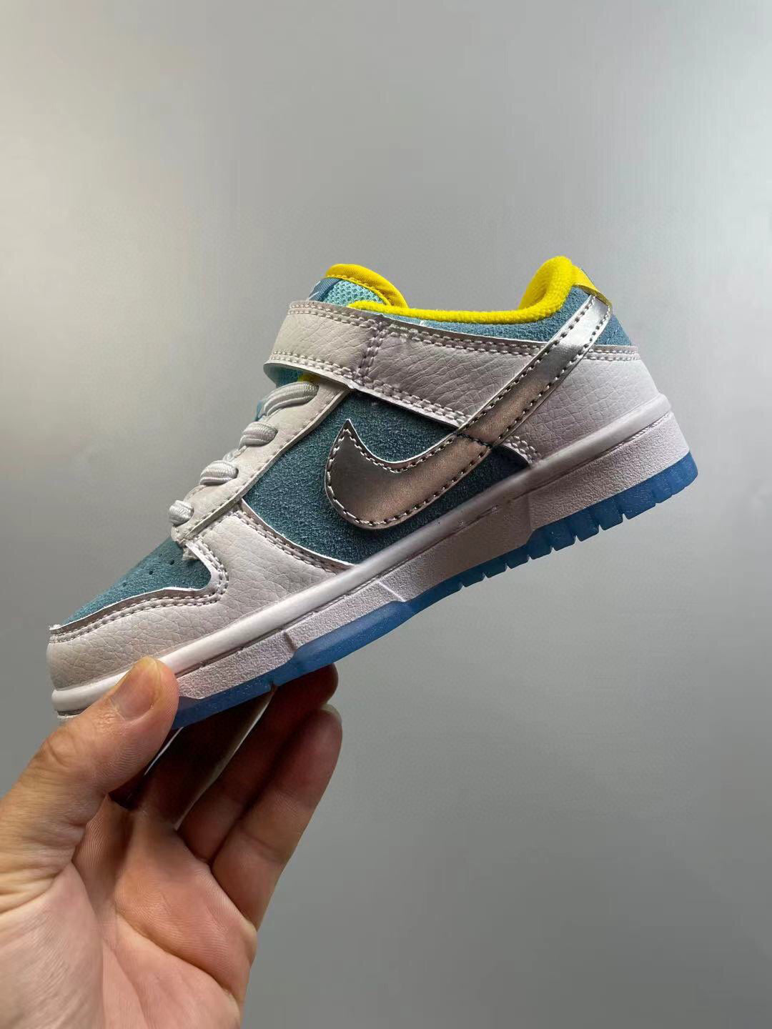 Nike SB single buckle sneakers" white, blue"