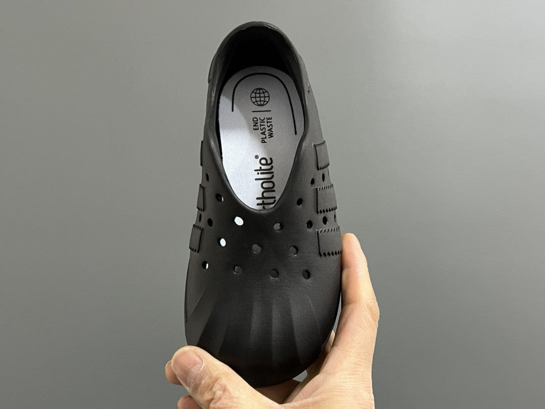 Soft shell hole slip-on sandals for children"  dark grey"