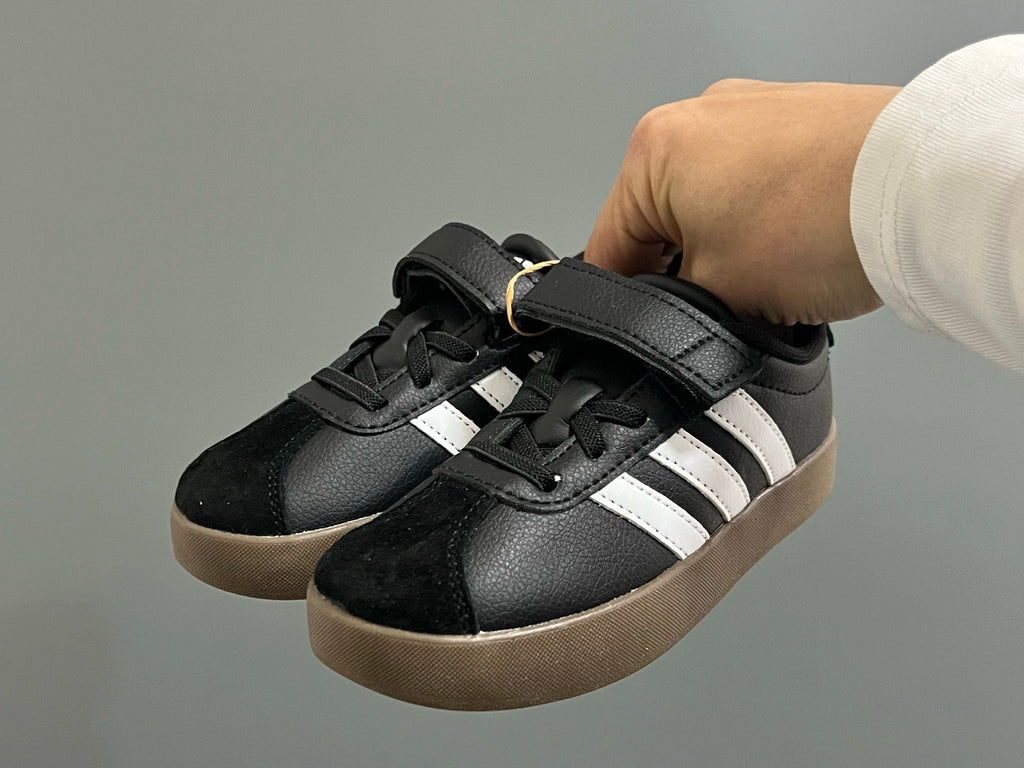 Adidas tennis shoes" black"