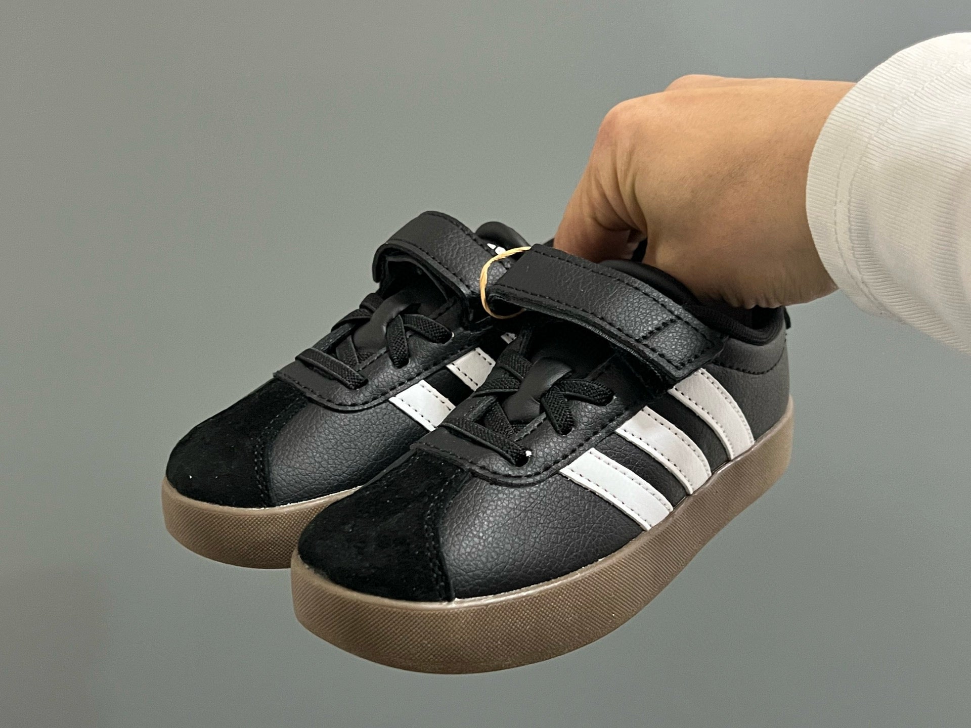 Adidas tennis shoes" black"