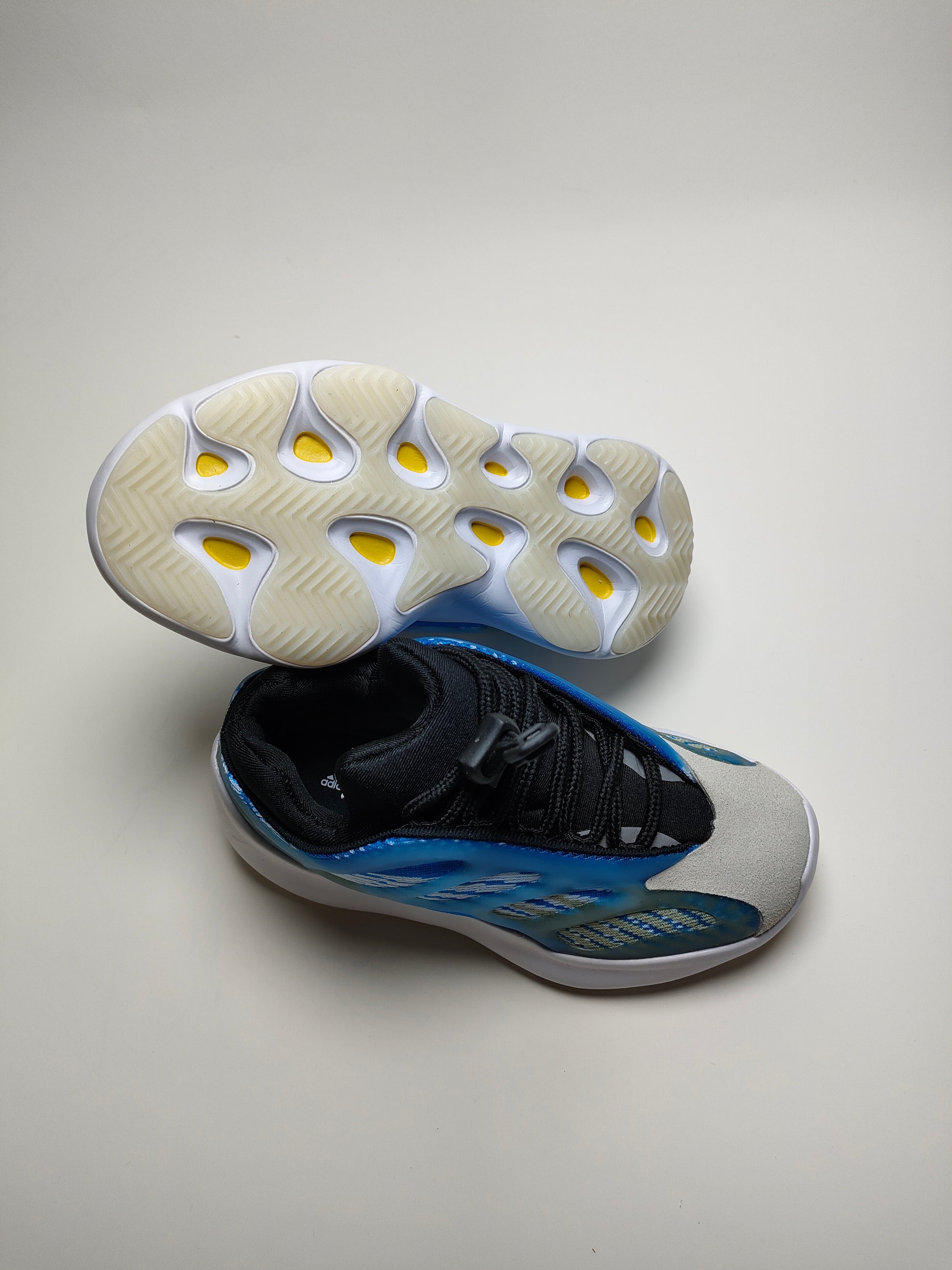 700V3" white, blue"