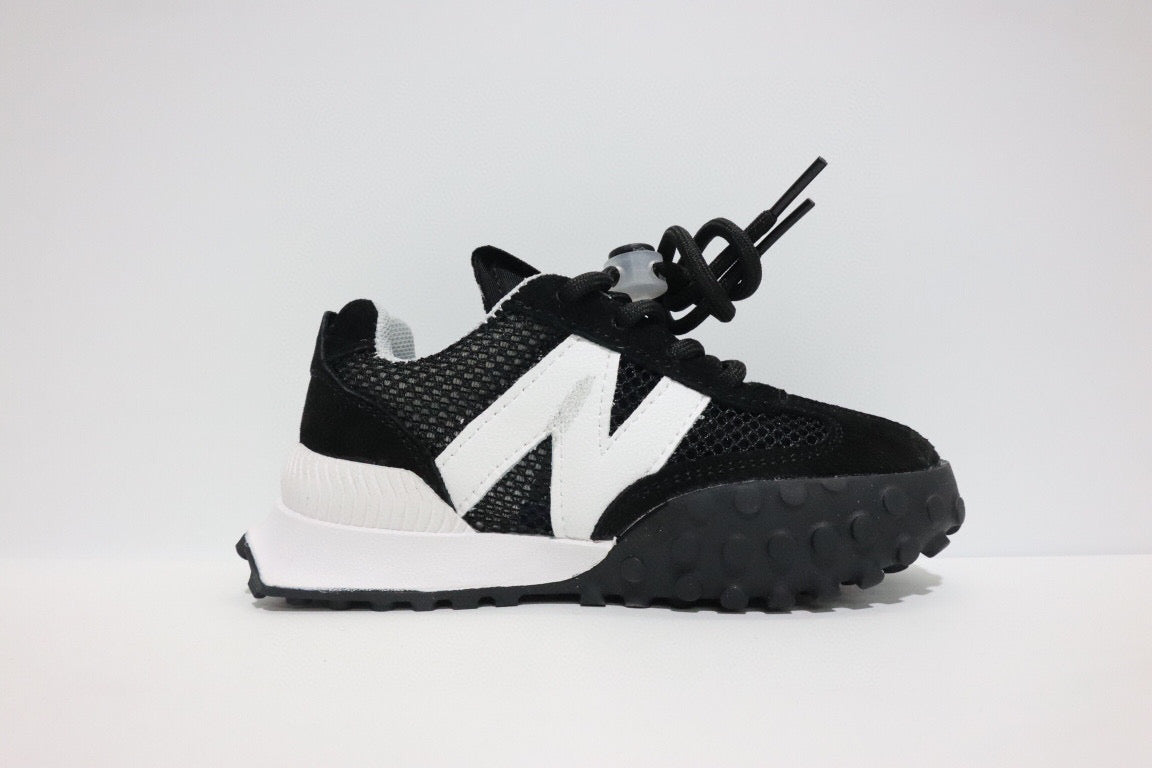 N official website synchronized parallel bars sandals " black, white"