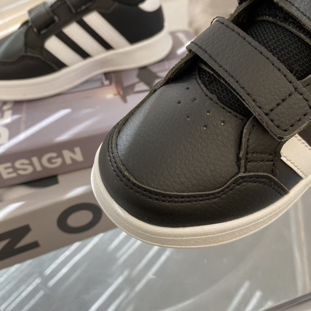 Adidas co-branded Velcro children's shoes" black, white"