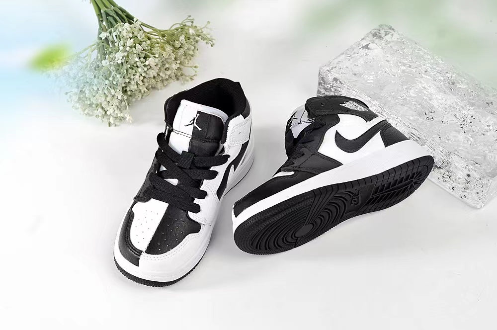 Jordan AJ1 children's shoes" black, white"