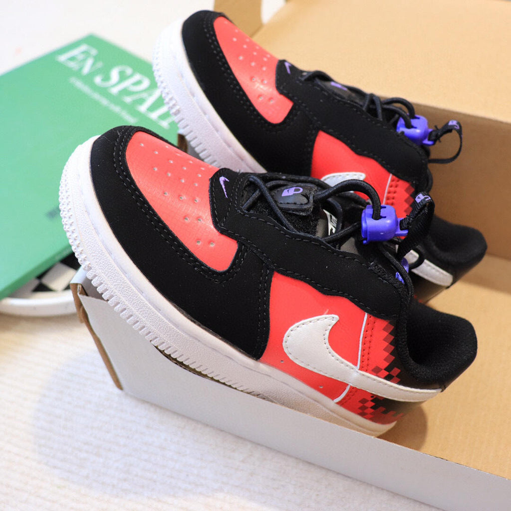 Air Force low-top lace-up sneakers" white, black, red"